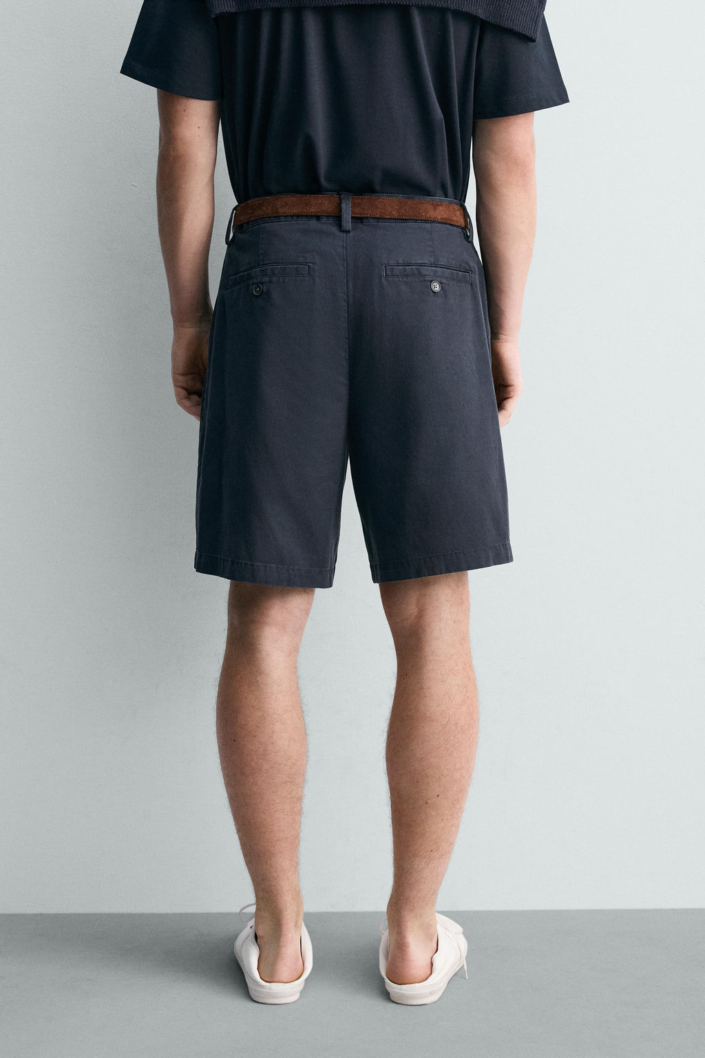 BERMUDA REGULAR FIT PLIEGUES / Marino