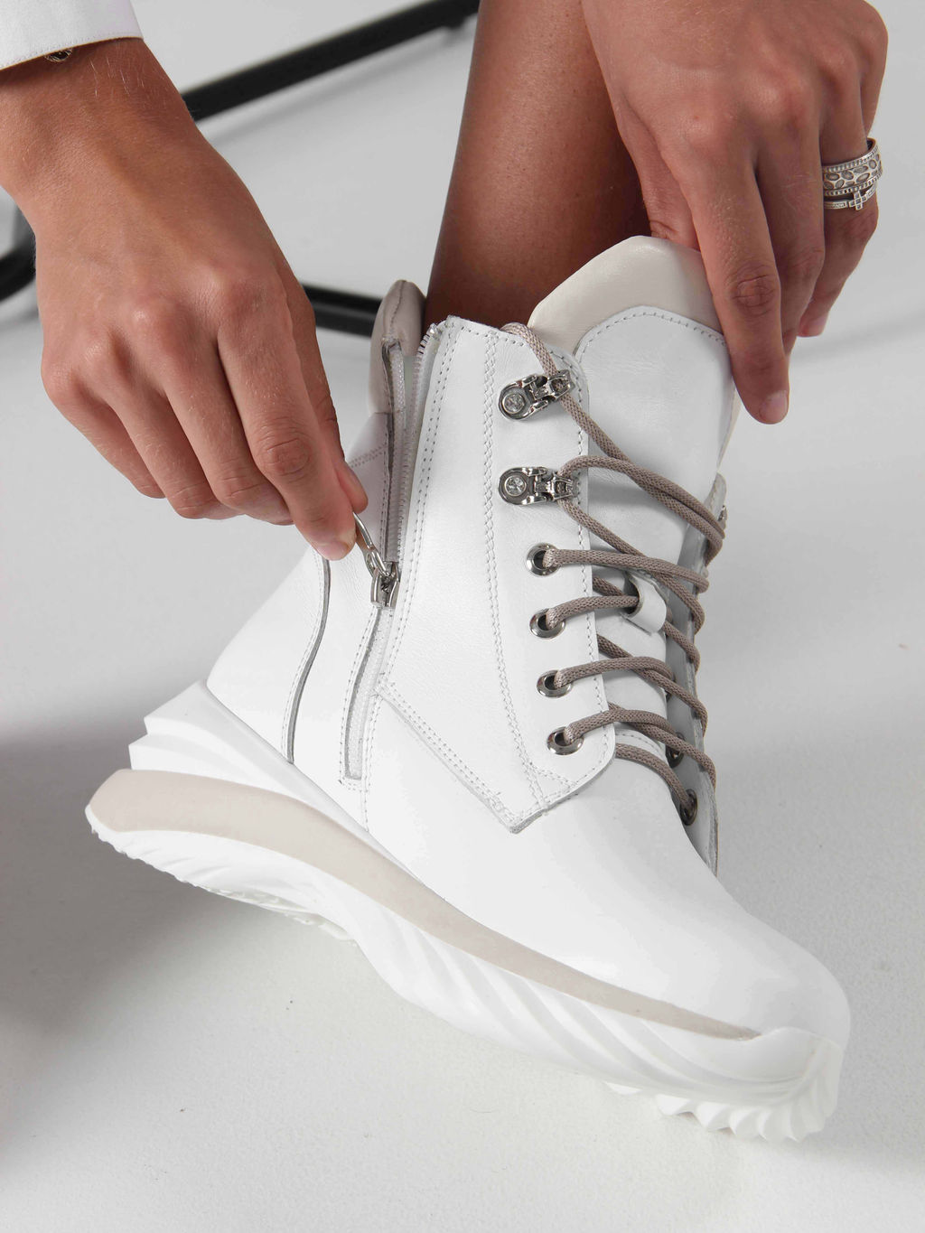 Ботинки 261.uno2w.Белый бежевый/Мех