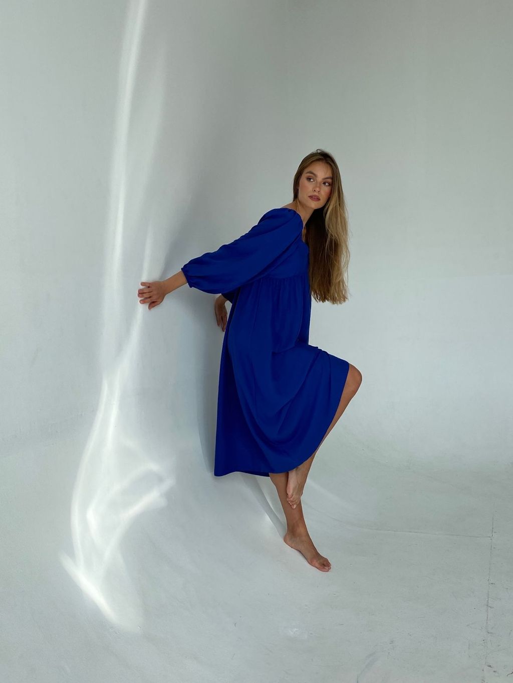 Платье-миди с пышными рукавами в цвете кобальт - Martichelli фото 5