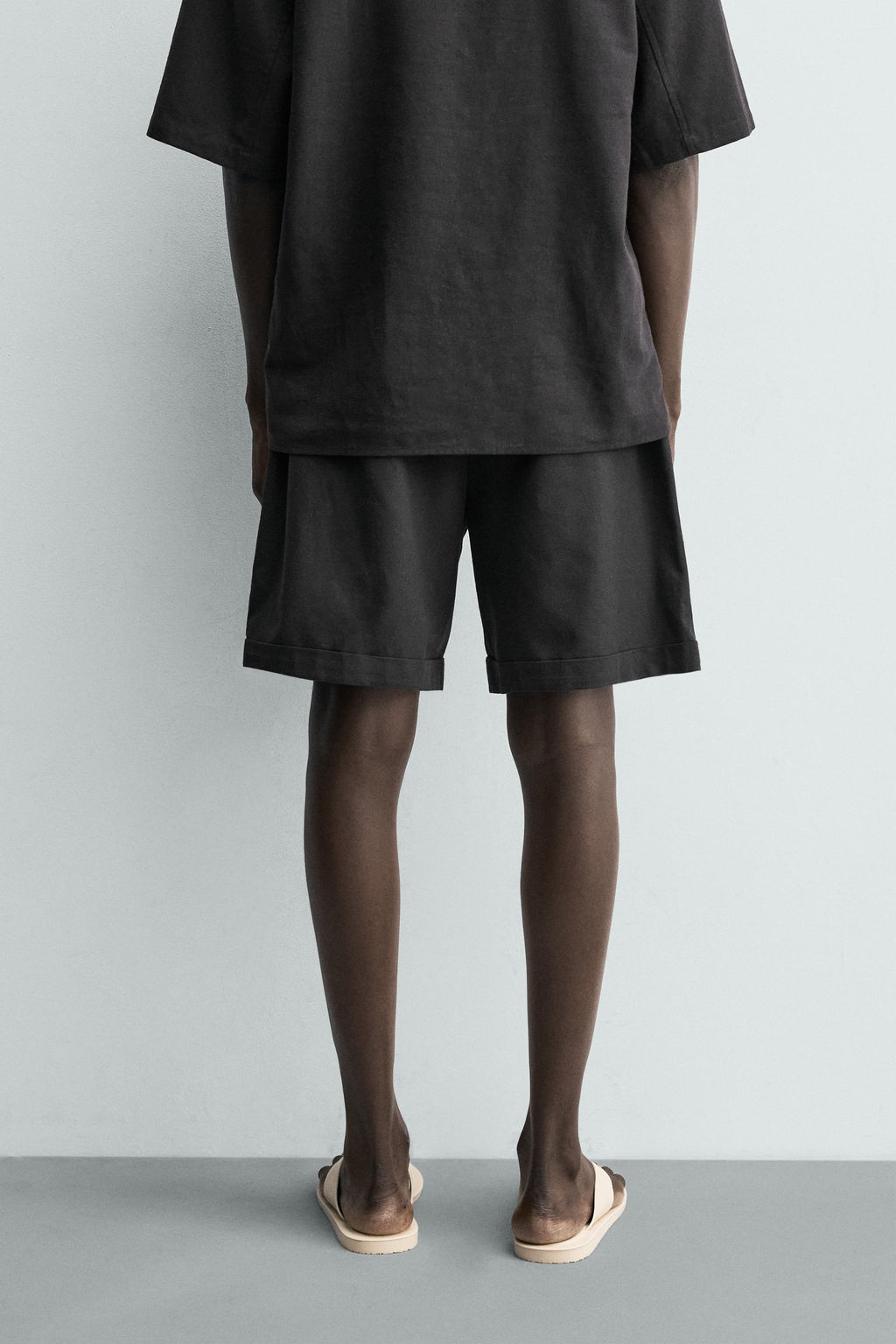 BERMUDA RELAXED FIT PLIEGUES / Negro