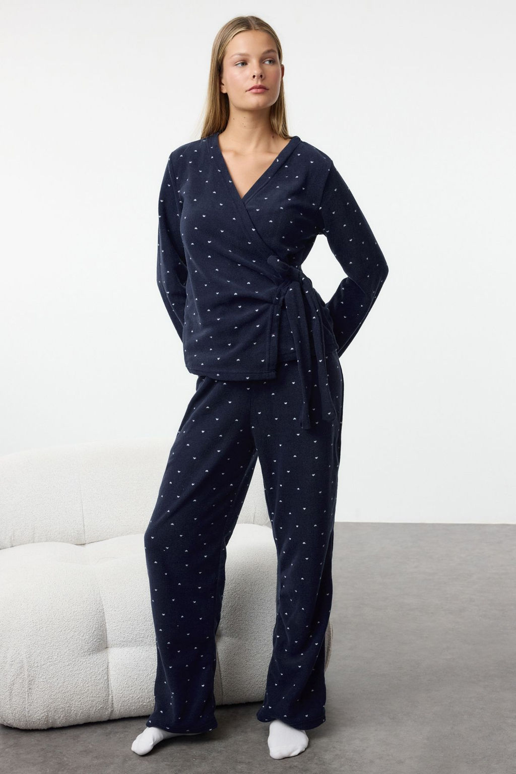 Trendyolmilla Lacivert Kalpli Baglama Detayl? Polar K?sl?k Orme Pijama Tak?m? THMAW25PT00139