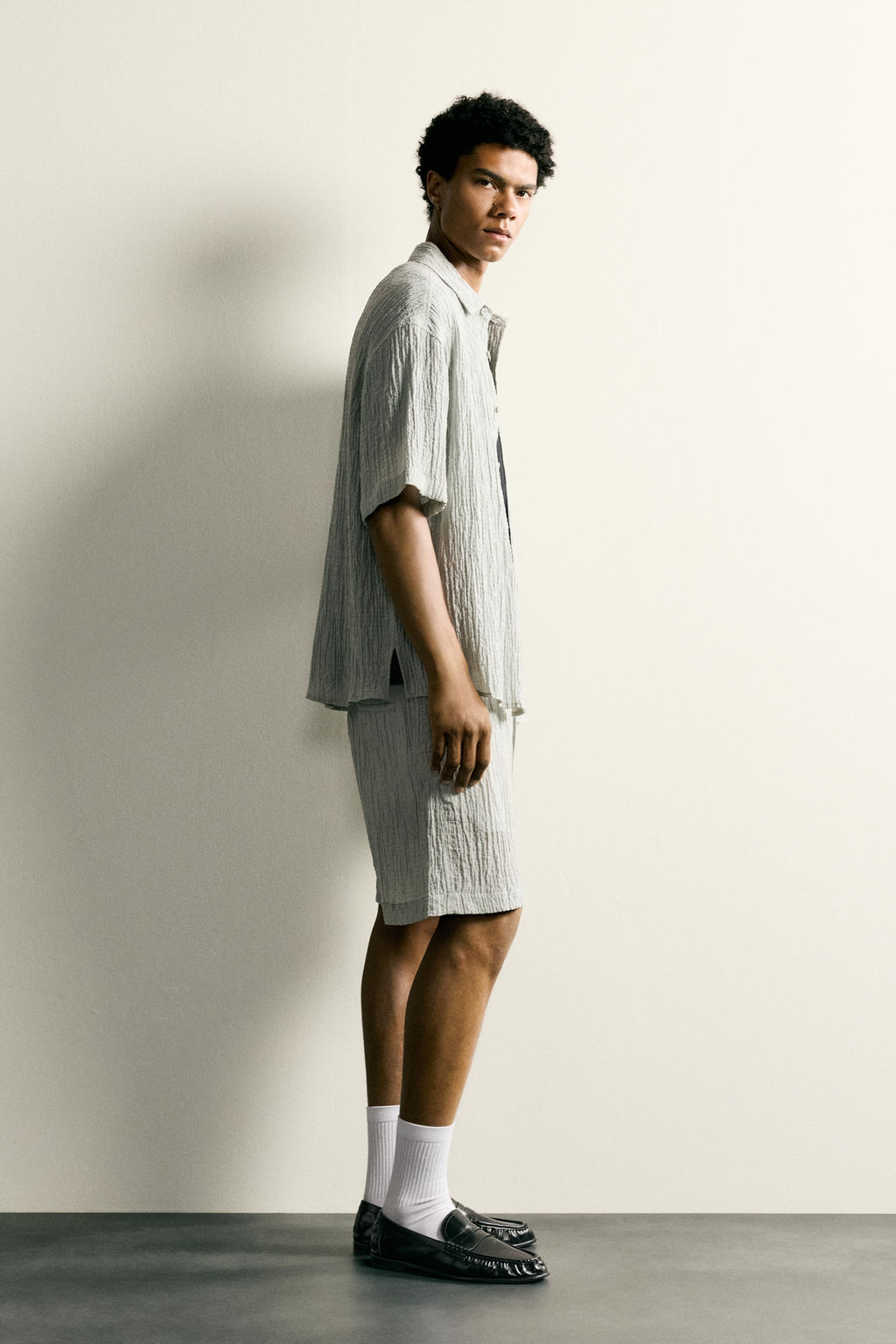 BERMUDA RELAXED FIT RELIEVE / Gris claro - Zara фото 4