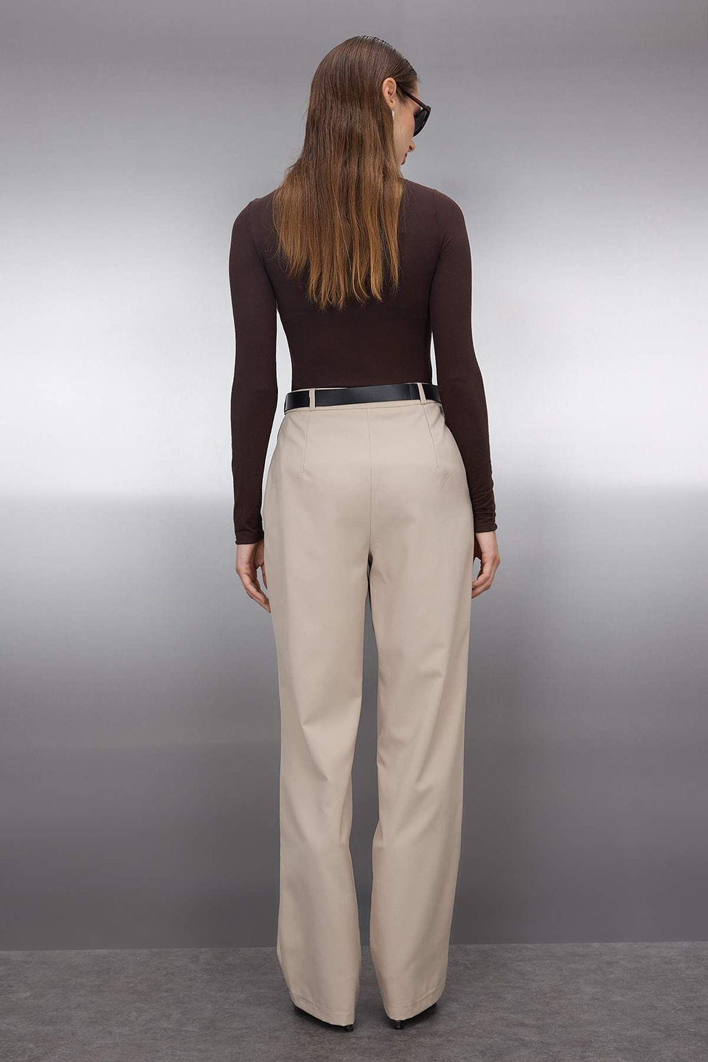 TRENDYOLMILLA Antrasit Kemerli Straigt/Duz Kesim Dokuma Kumas Pantolon TWOAW25PL00046  фото 4