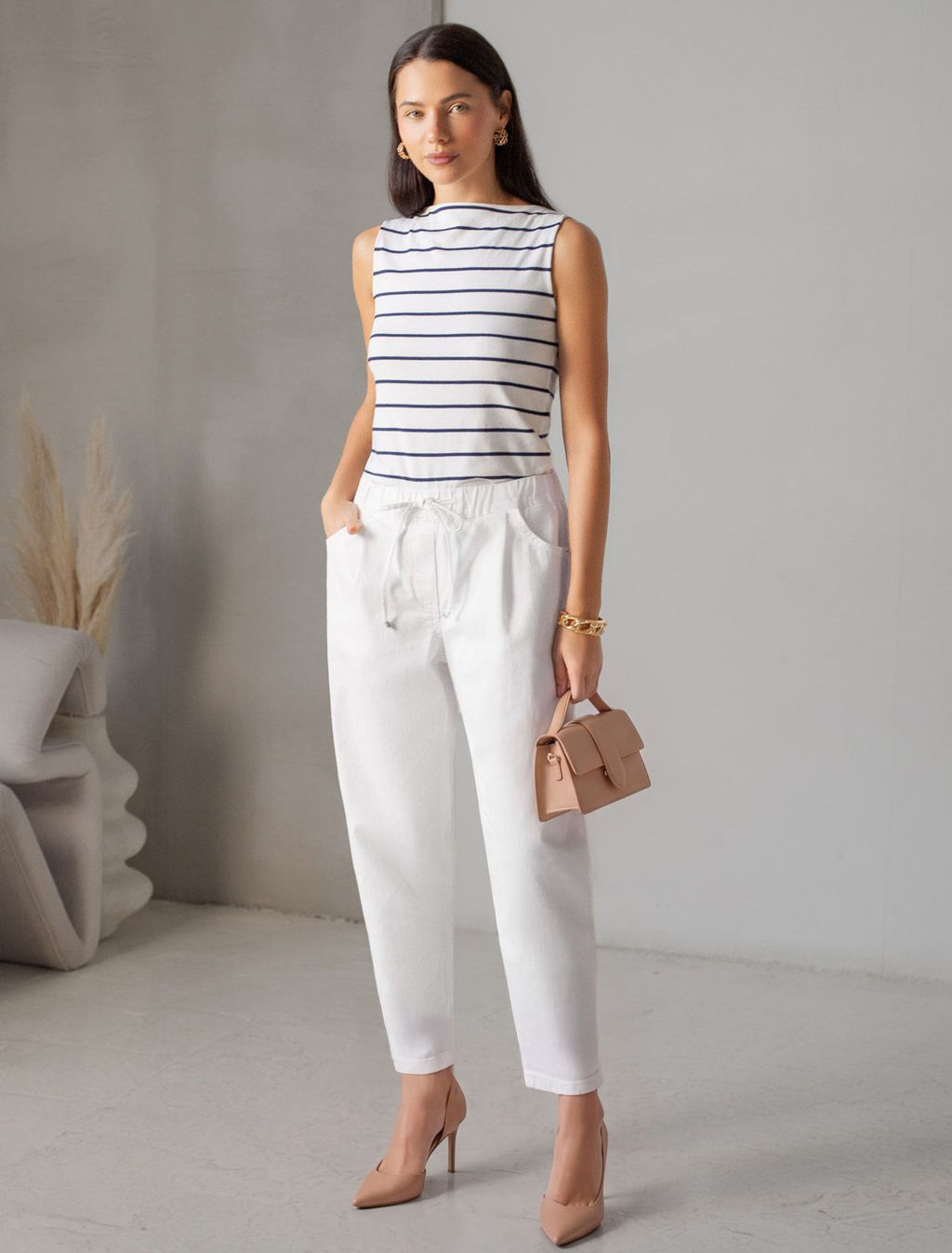 Джинсы Mom (Мом) с поясом на резинке из облегченного денима