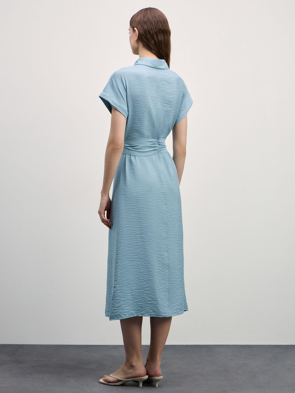 Платье-рубашка из струящейся вискозы / Zarina фото 4