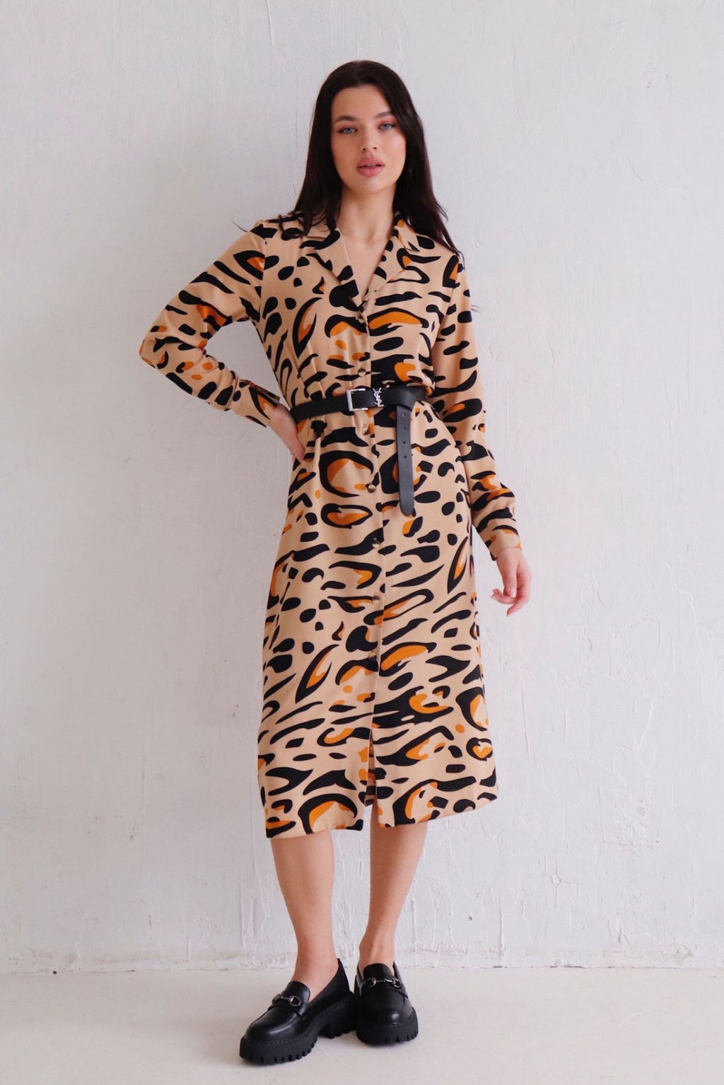 Martichelli Уценка Платье-рубашка с английским воротником бежевое с принтом фото 2