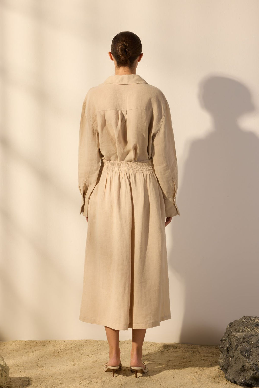 TRENDYOLMILLA Beyaz %100 Keten Beli Lastikli Midi Etek TWOSS24ET00153 фото 32