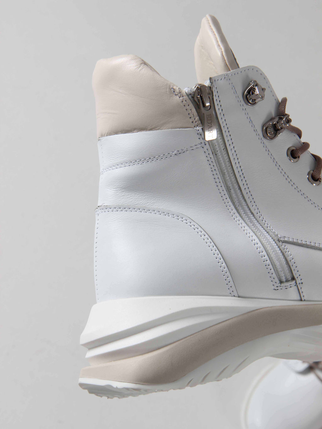 Ботинки 261.uno2w.Белый бежевый/Мех