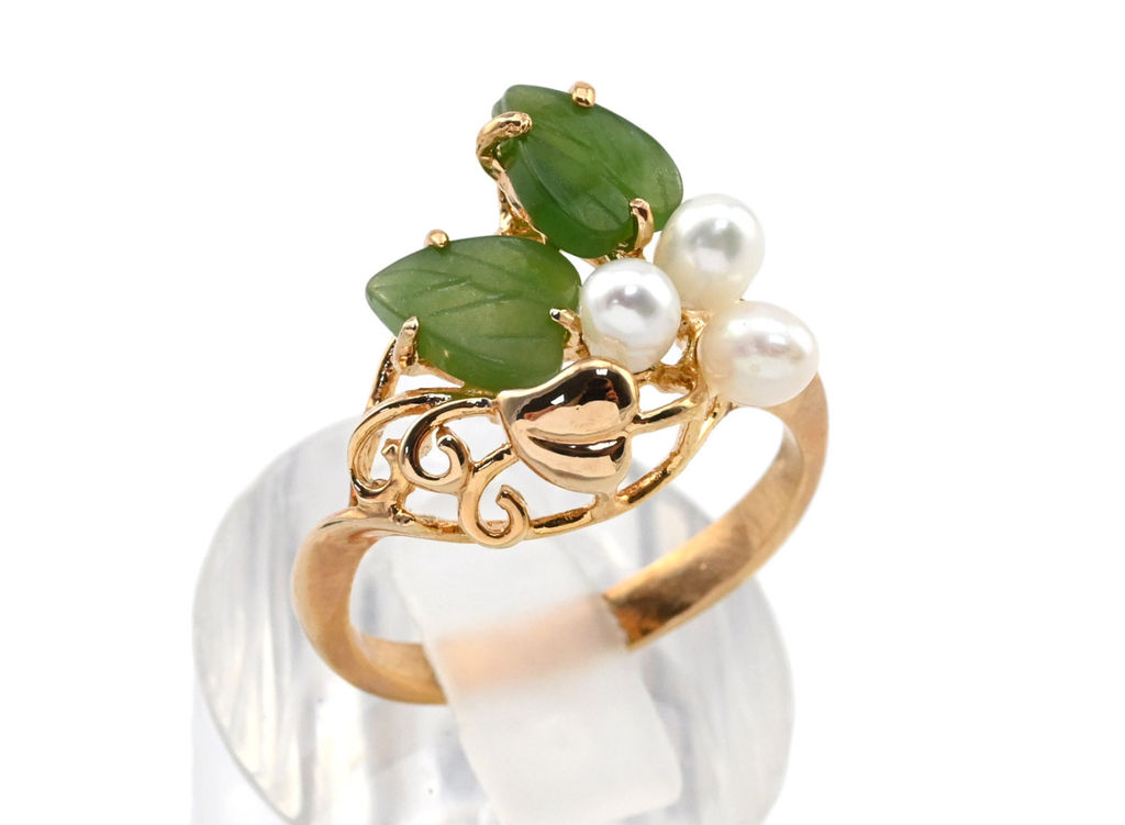 Кольцо позолоченное с жемчугом и нефритом "Сердечко", размер 19