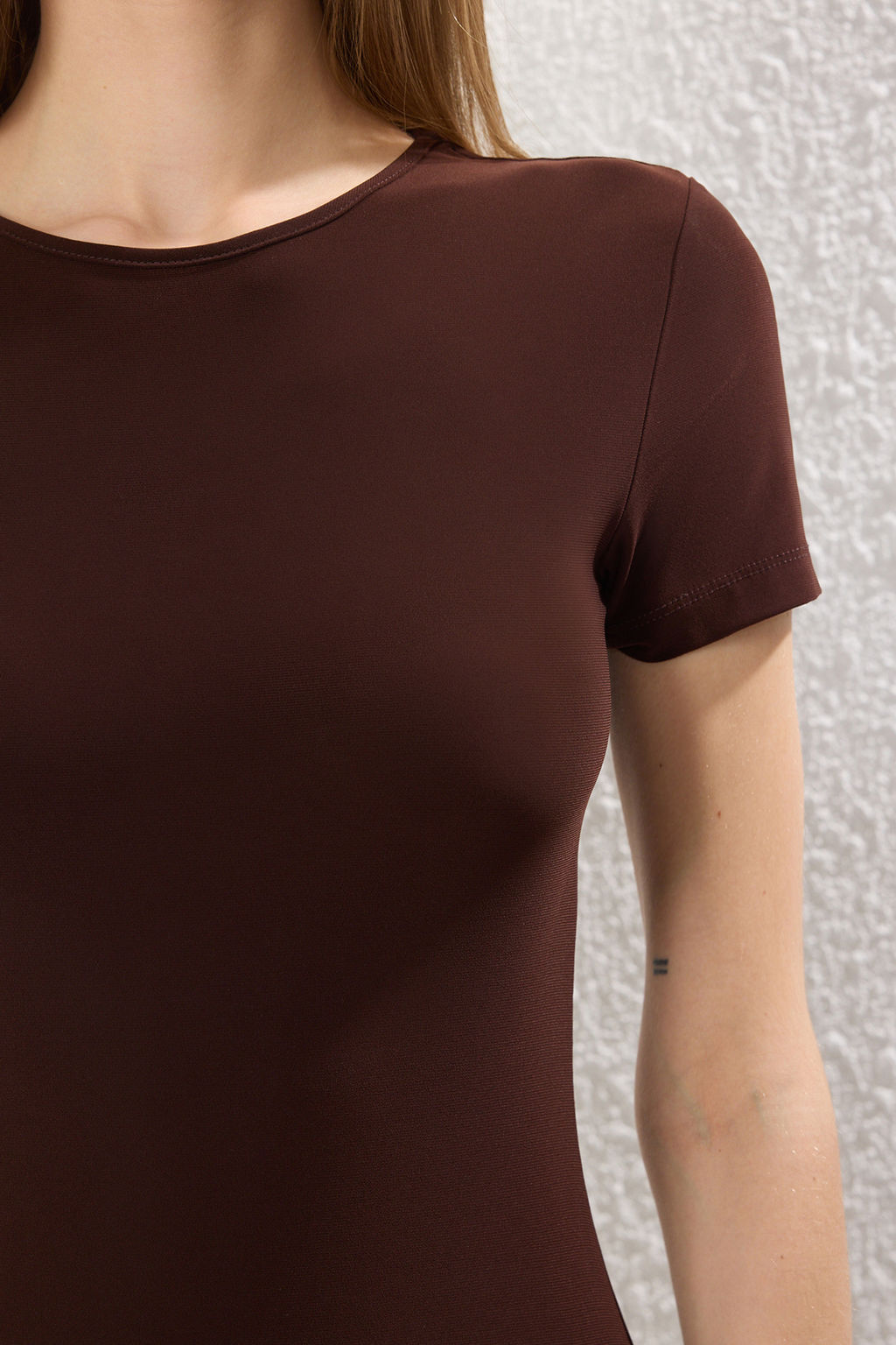 TRENDYOLMILLA Bordo K?sa Kol Vucuda Oturan Bisiklet Yaka Esnek Orme Maxi Kalem Elbise TWOSS24EL00097  фото 18