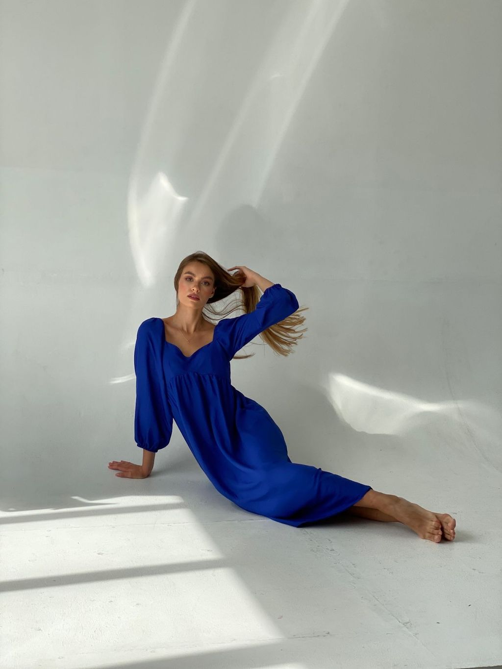 Платье-миди с пышными рукавами в цвете кобальт - Martichelli фото 7