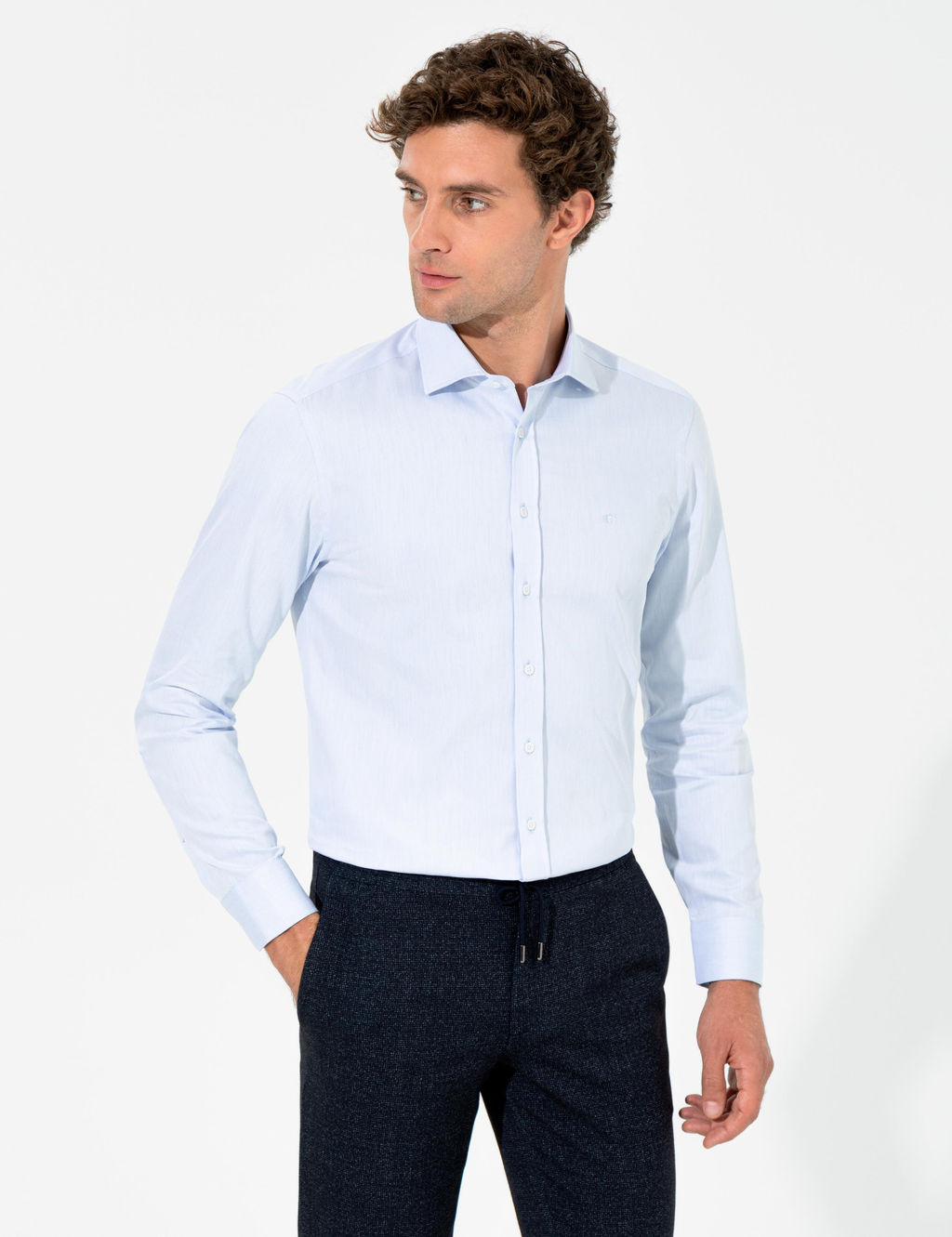 Голубая базовая рубашка зауженного кроя с длинным рукавом - Cacharel фото 3