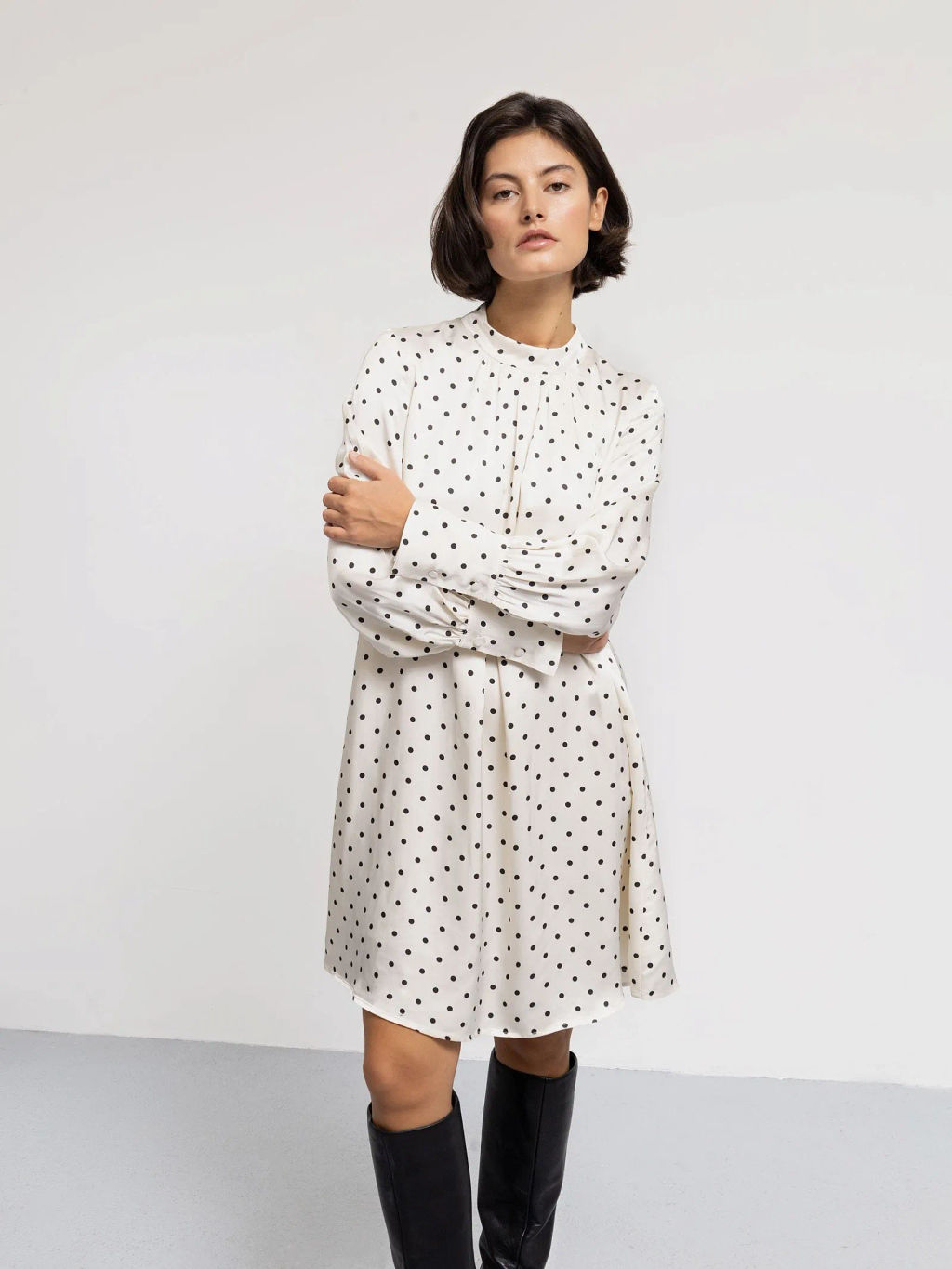 Платье со сборкой по горловине - Emka фото 2