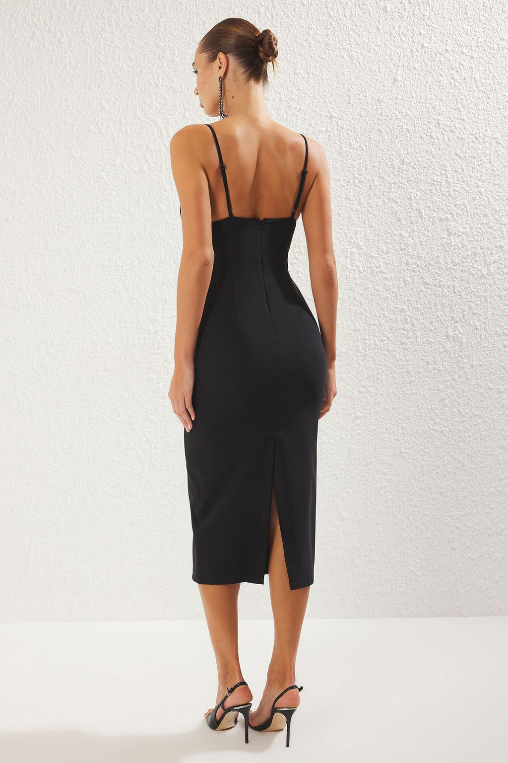 TRENDYOLMILLA Siyah Vucuda Oturan Dantel Detayl? Dokuma Midi S?k Elbise TPRSS25EL00209 фото 5