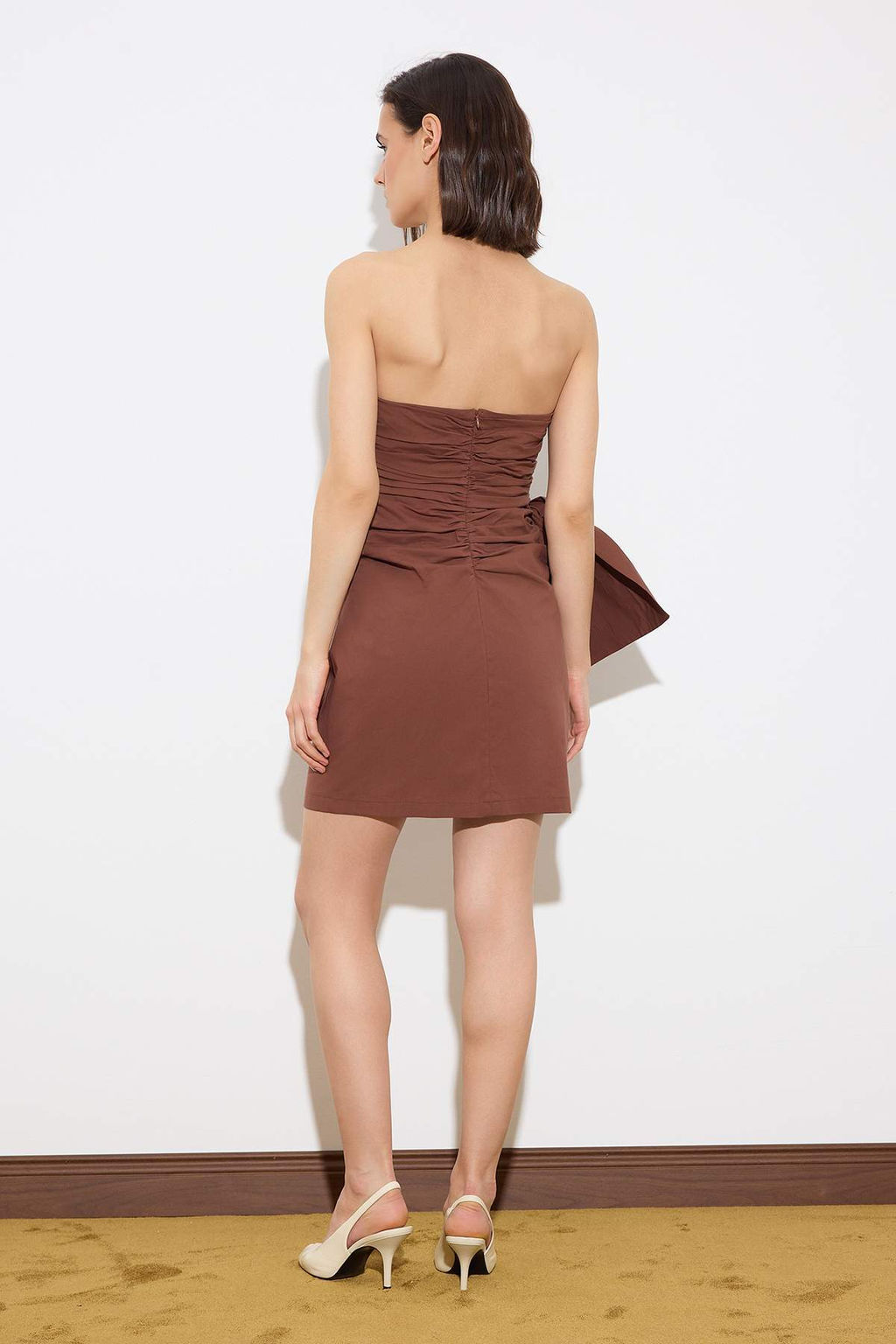 Limited Edition Kahverengi Drape Detayl? Poplin Dokuma K?sa / Mini Elbise TPRSS26EL00105 - Trendyolmilla фото 4