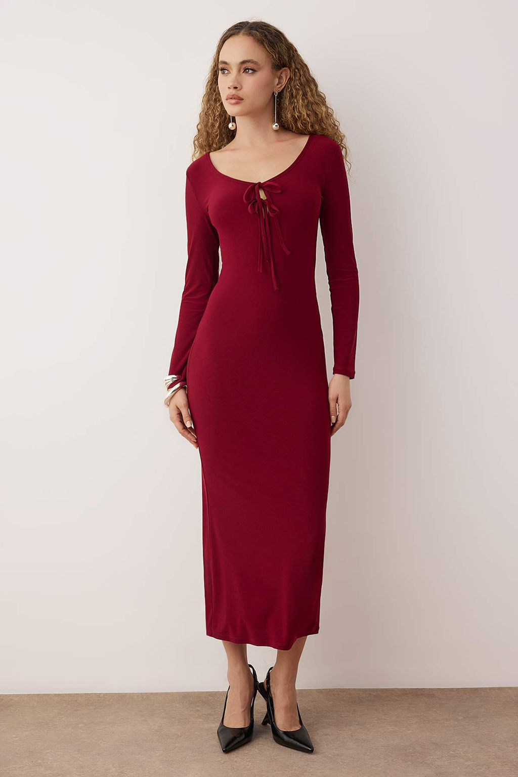 Trendyolmilla Siyah Vucuda Oturan Gogusten Baglama Detayl? Orme Uzun S?k Abiye & Mezuniyet Elbise TPRAW25EL00064 фото 11