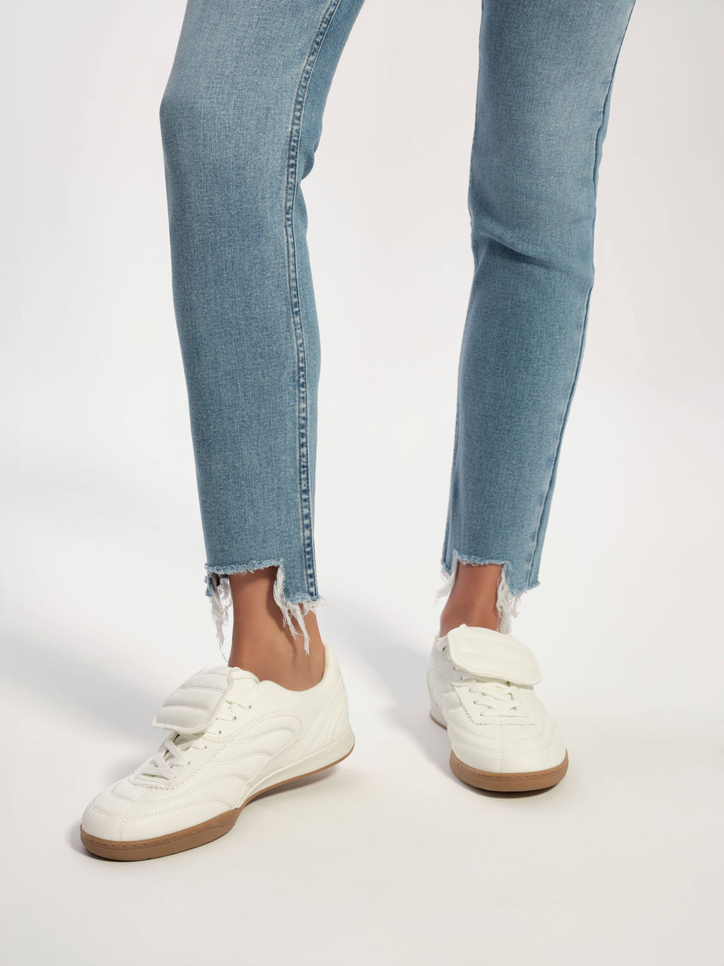 CONTE CON-720 Джинсы skinny с ассиметричным низом и эффектом разрушений light blue