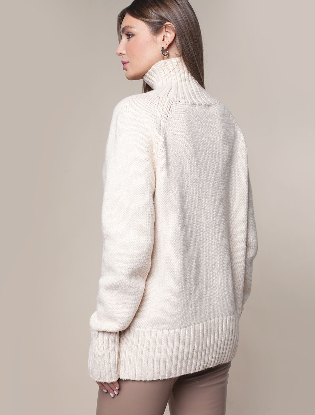 VILATTE / Свитер крупной вязки из уютной пряжи с ангорой и мохером  фото 5