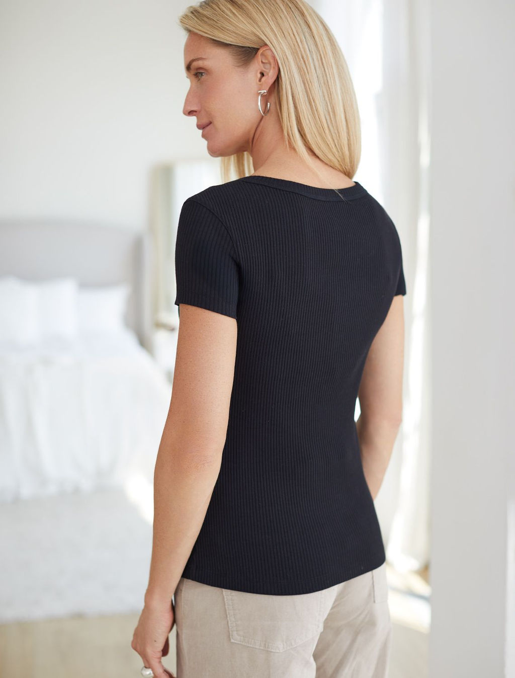 D49.065 Футболка женская черный