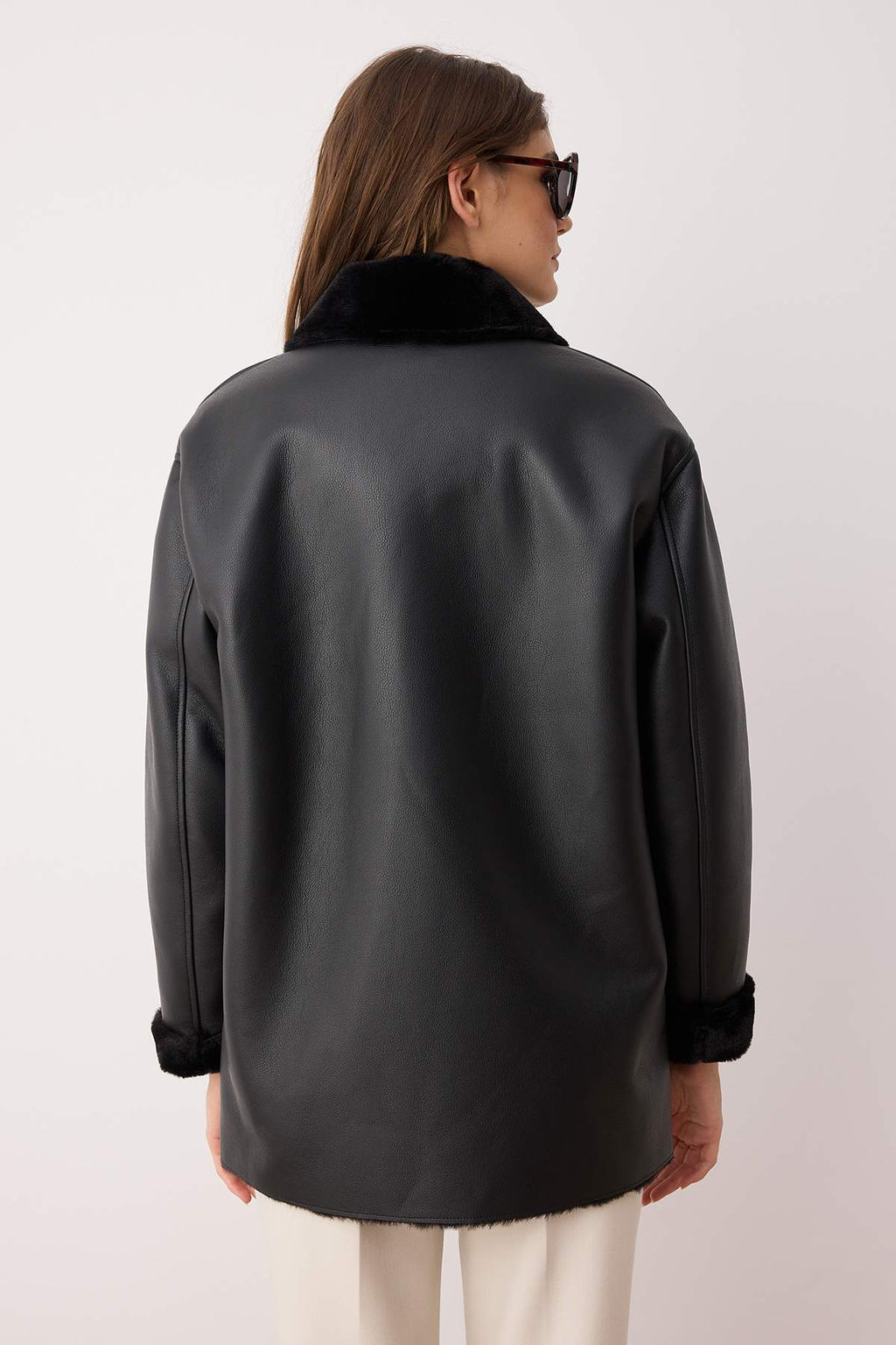 Siyah Suni Deri Ici Kurklu Mono Kapama Oversize Midi Kaban TWOAW26KB00007 - Trendyolmilla фото 2