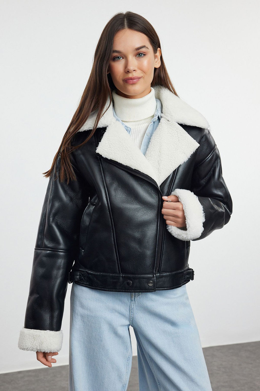 Siyah Oversize Kal?p Pelus Detayl? Suni Deri Biker Ceket Mont TWOAW25MO00001 - Trendyolmilla фото 2