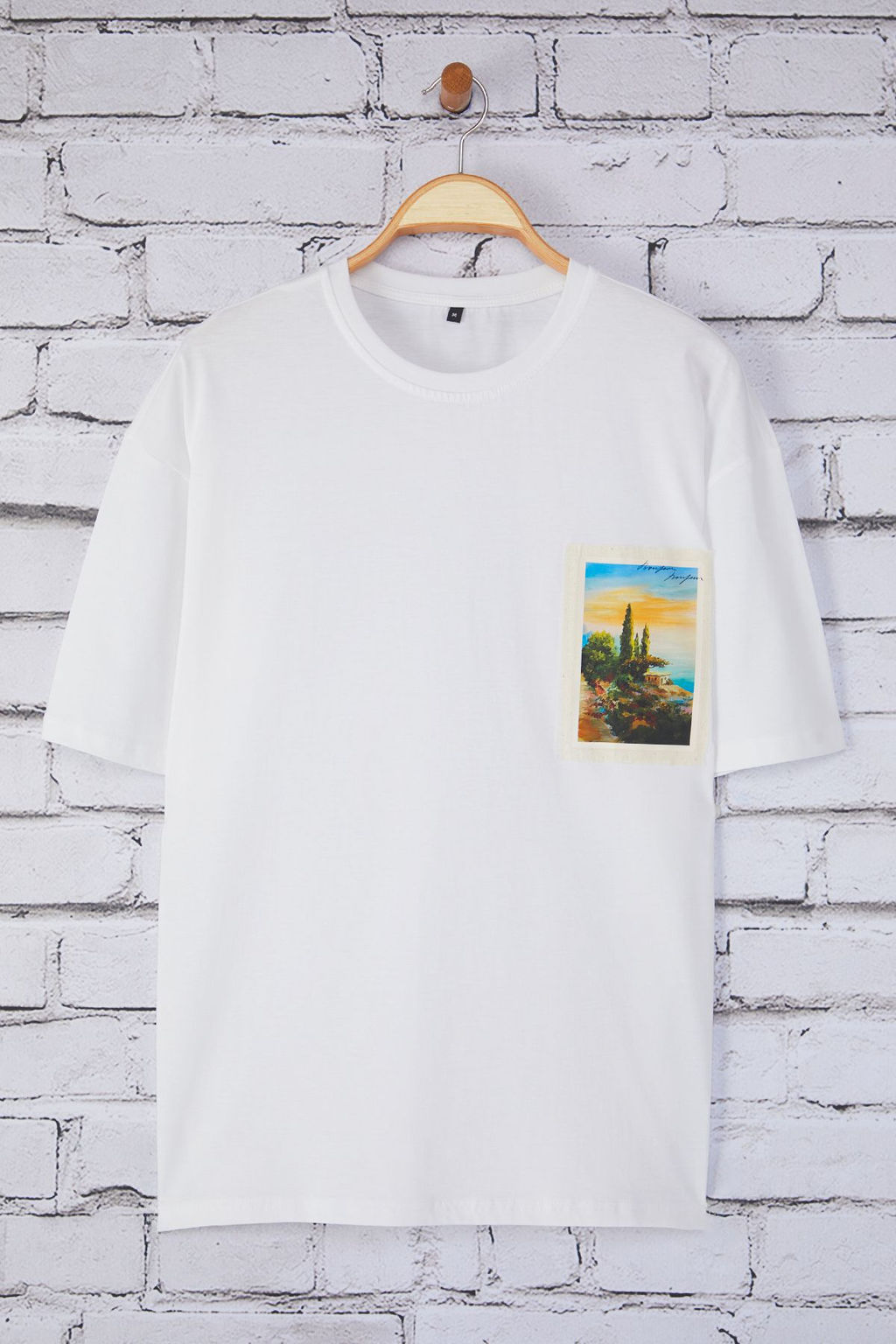Trendyolmilla Man Beyaz Oversize/Genis Kesim Bisiklet Yaka Aplike Manzara Bask?l? T-Shirt TMNSS25TS00220  фото 5