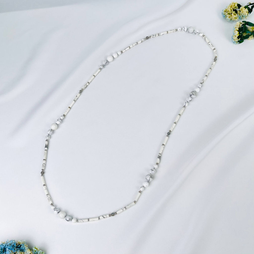 Колье из Говлита и Лабрадора 82 см