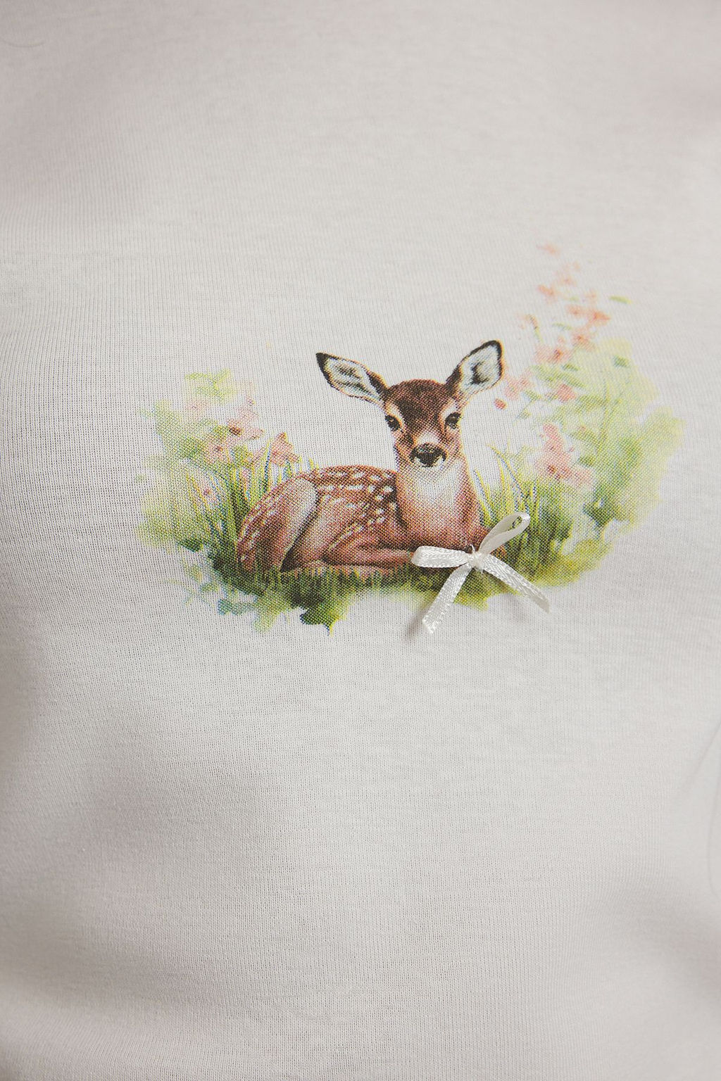 Ekru Geyik Bask?l? Fitted/Vucuda Oturan Orme T-Shirt TWOSS25TS00095