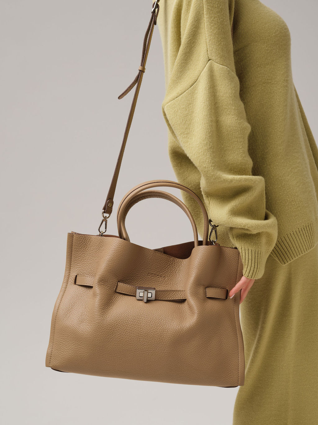 Кожаная сумка Deboro 31195 бежевый карандаш