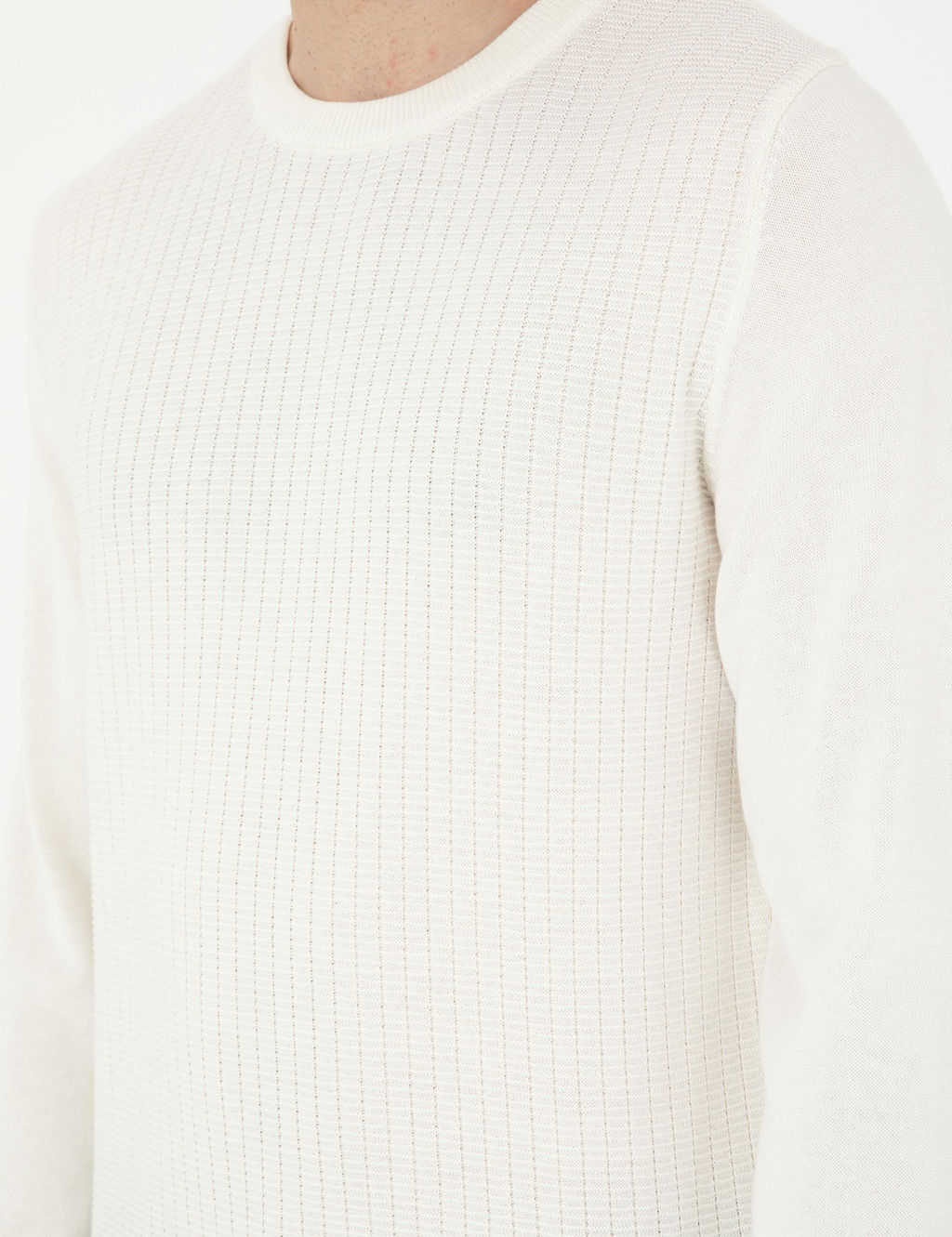 Ekru Regular Fit Bisiklet Yaka Y_n Kar___ml_ Triko Kazak
