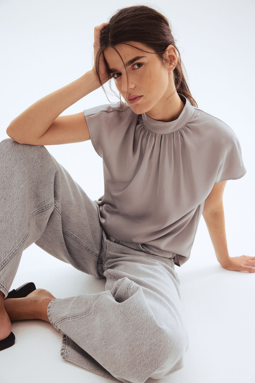 Blusa de sat?n con cuello elevado - H&m фото 5