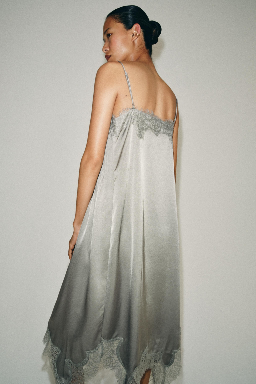 VESTIDO MIDI ENCAJE ZW COLLECTION / Gris medio - Zara фото 6
