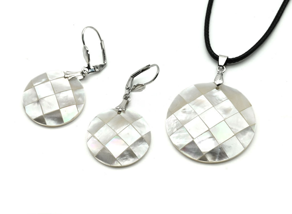 Набор из перламутра подвеска, серьги круг 25мм цв.белый, 44см