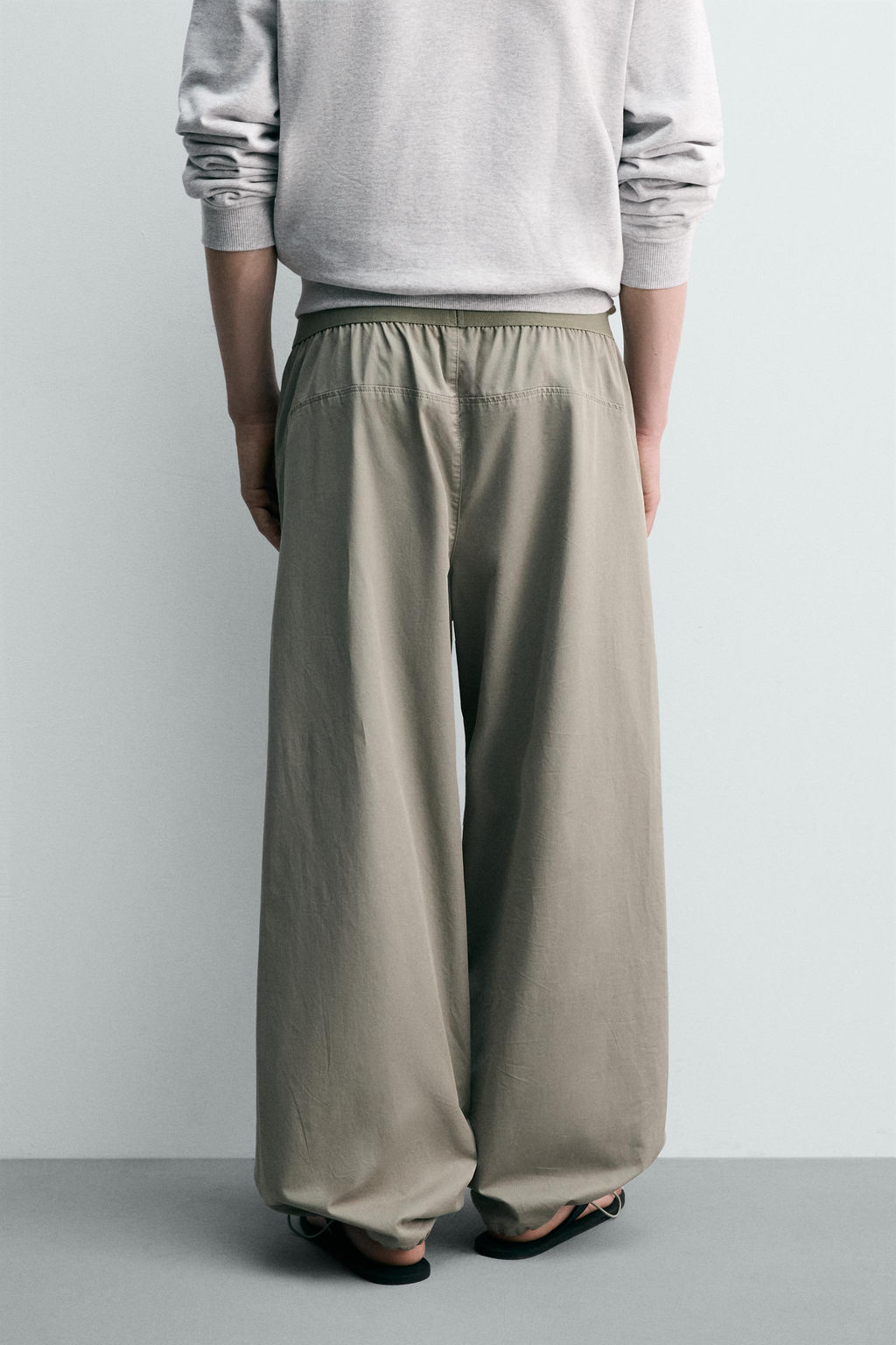 PANTAL?N PARACHUTE RELAXED FIT / Khaki claro - Zara фото 3
