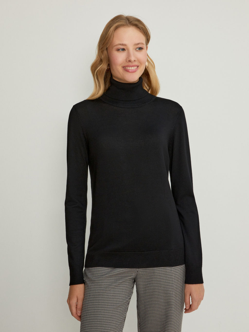 10200320091 Свитер жен. VASSA_22 черный - Concept club фото 3