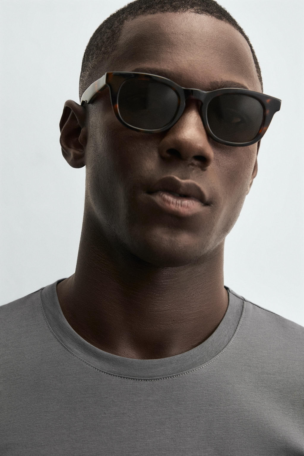 BASIC SLIM FIT T-SHIRT