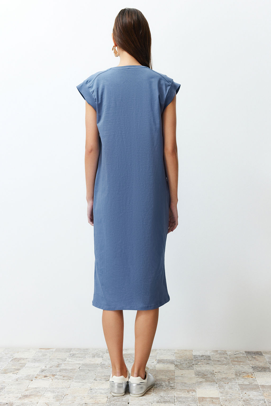 Indigo Duz T-shirt Elbise %100 Pamuk Ay Kol Shift/Rahat Kesim Midi Midi Elbise TWOSS24EL00126