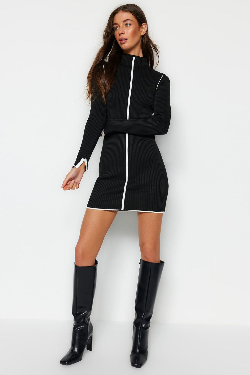 Siyah Mini Renk Bloklu Vucuda Oturan Triko Elbise TWOAW24EL00041