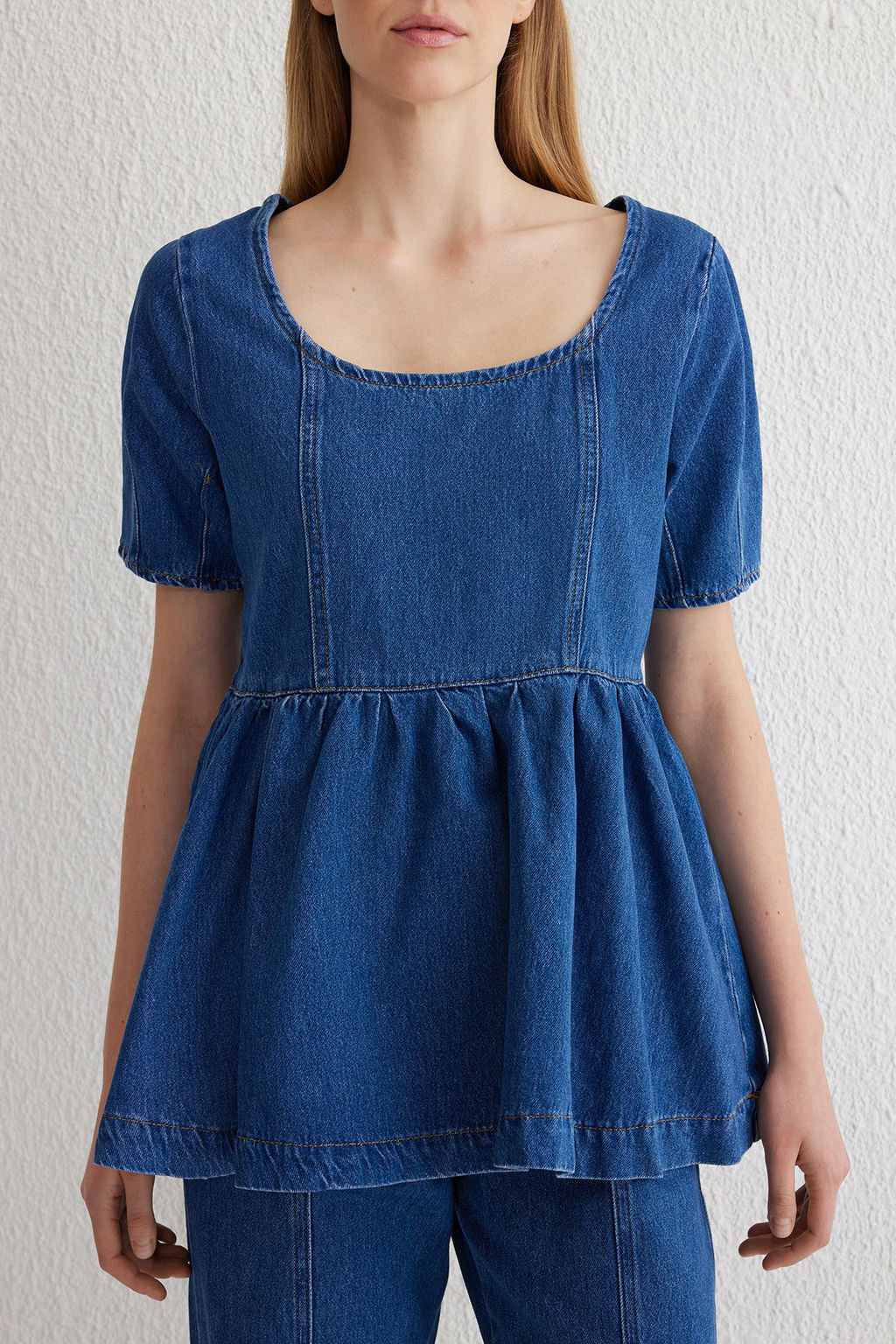 Trendyolmilla Mavi Dikis Detayl? Volanl? Denim Bluz TWOSS25BZ00001