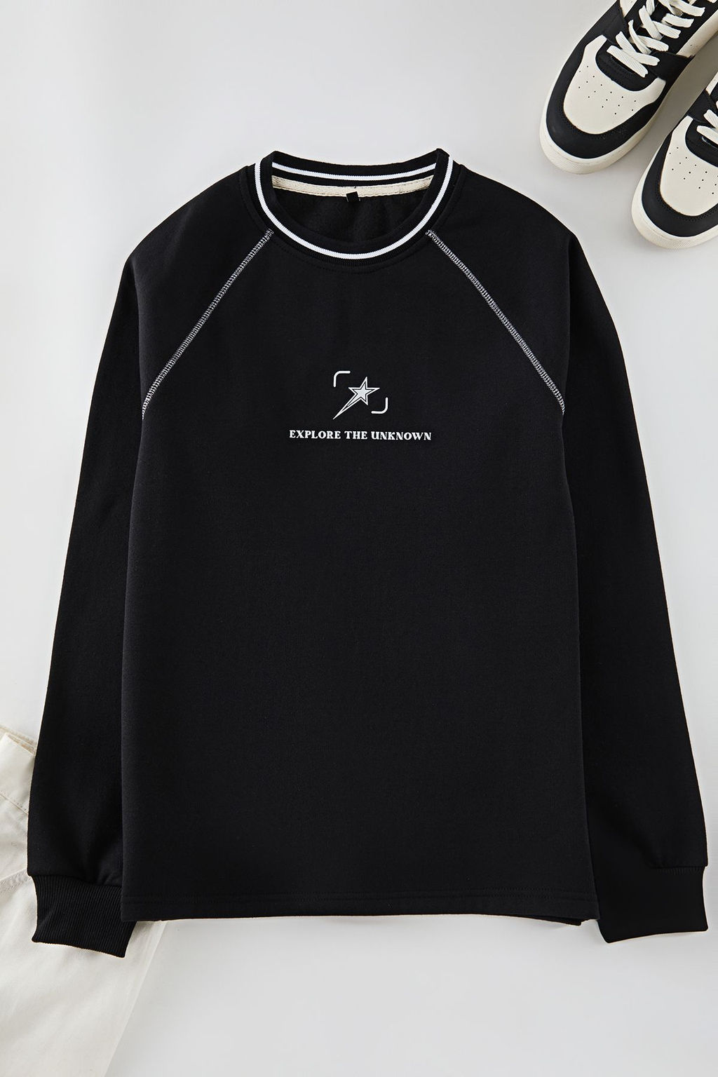 TRENDYOL MAN Bej Regular/Normal Kesim Dikis ve Yaka Triko Bant Detayl? Bask?l? Sweatshirt TMNAW25SW00166 - Trendyolmilla фото 6