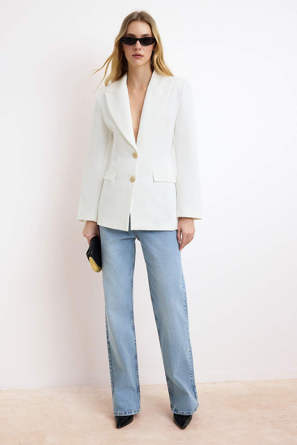 Beyaz Fitted/Vucuda Oturan Aksesuar Dugmeli Yaka Detayl? Astarl? Vatkal? Blazer Ceket TWOSS26BC00028 - Trendyolmilla фото 2