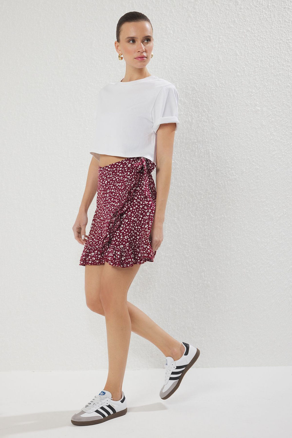 Trendyolmilla Bordo Cicekli Kruvaze Viskon Yazl?k Mini Etek TWOSS25ET00186 фото 2