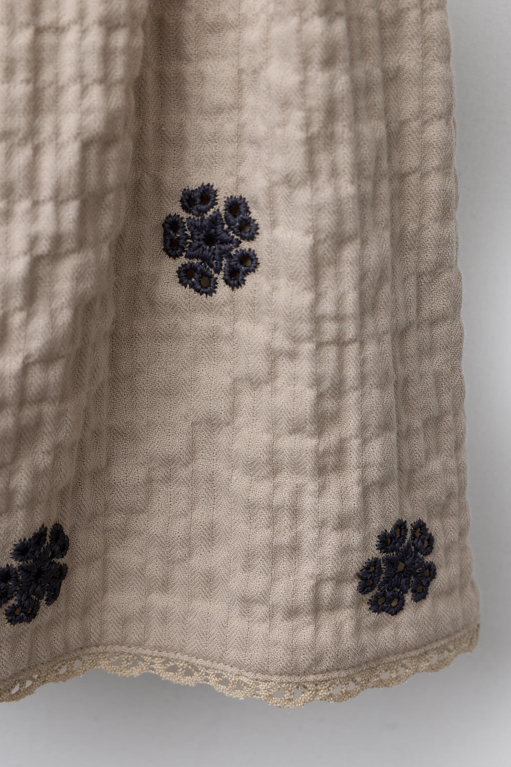 EMBROIDERED TEXTURED SKIRT