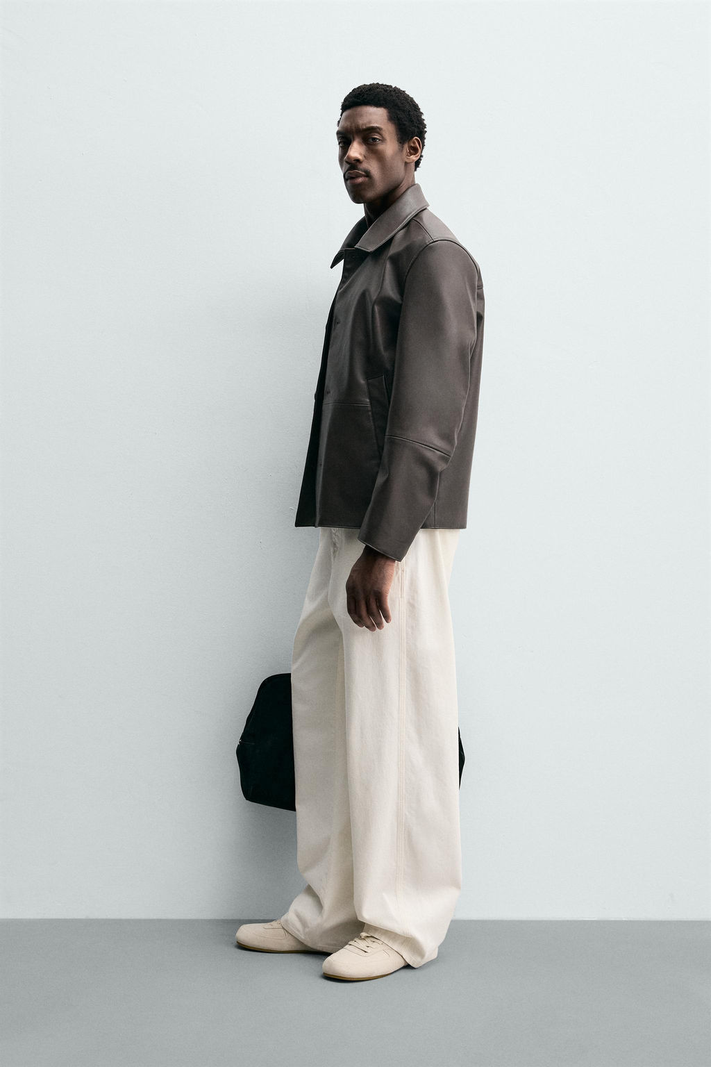 SOBRECAMISA REGULAR FIT EFECTO PIEL / Marr?n oscuro - Zara фото 4