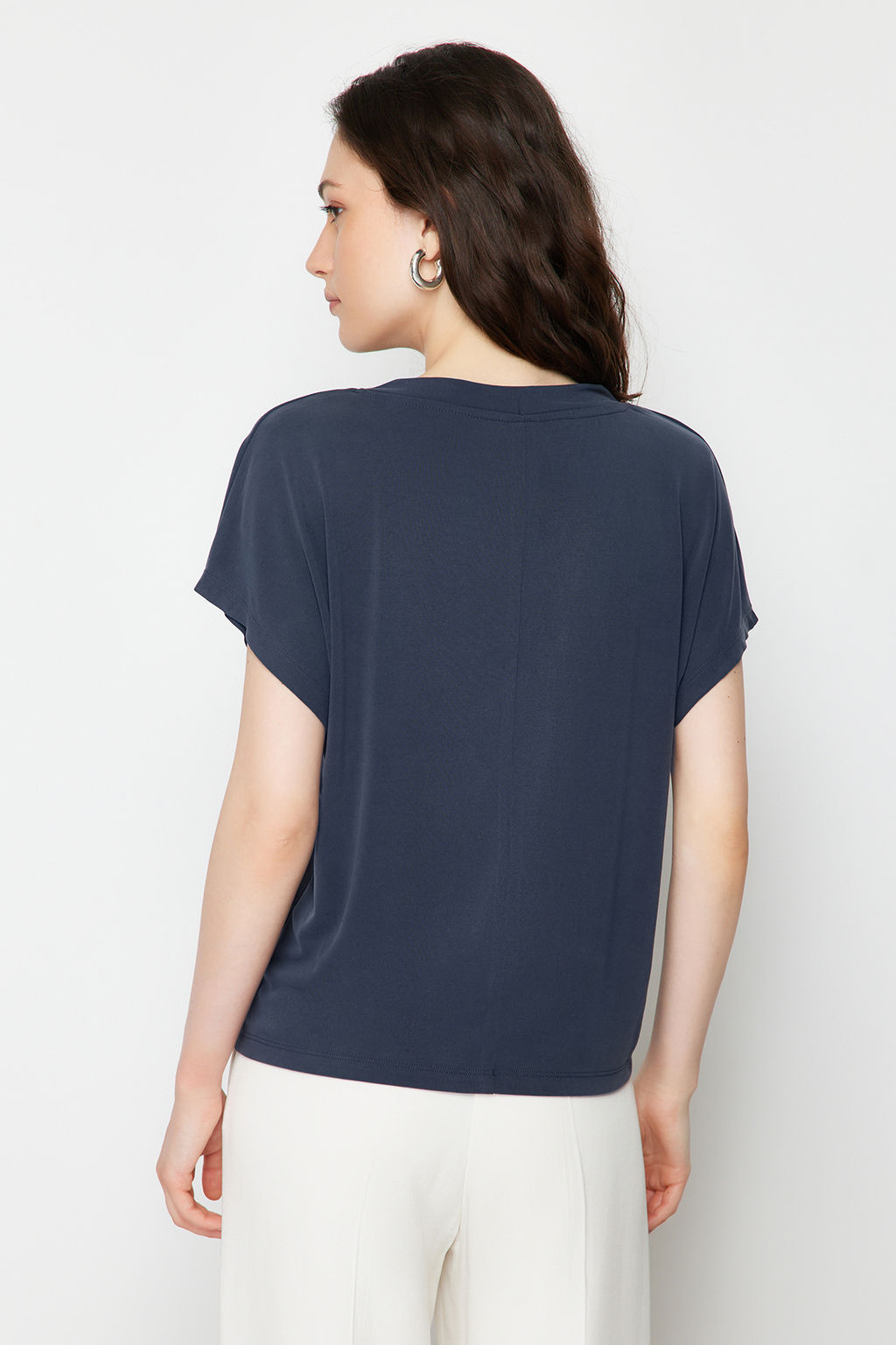 TRENDYOLMILLA Antrasit Modal V Yaka Relaxed/Rahat Kesim Orme T-Shirt TWOSS24TS00043 фото 6