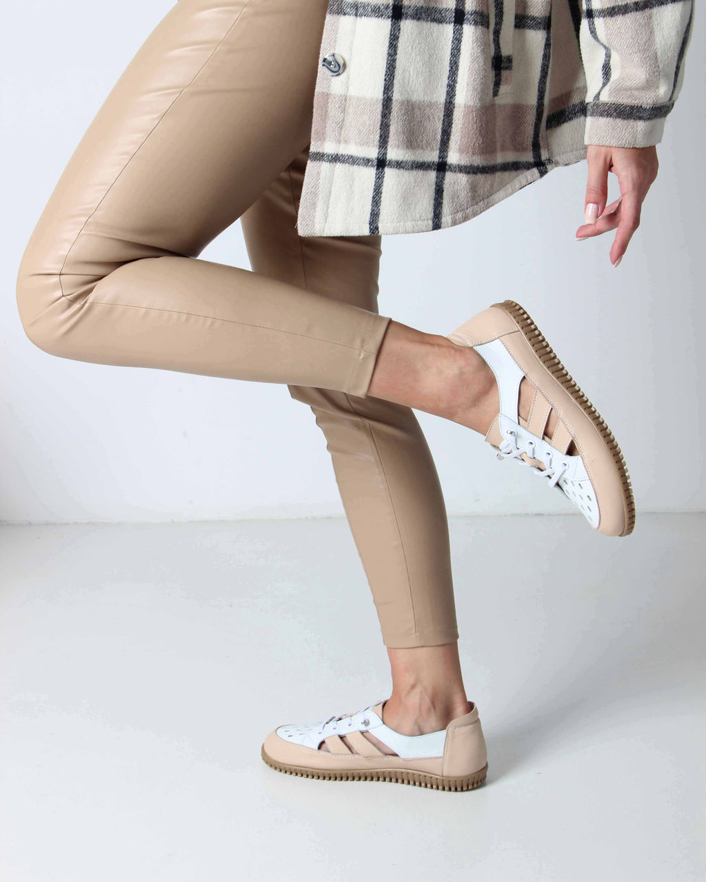 Слипоны 165.8000be. белый-бежевый