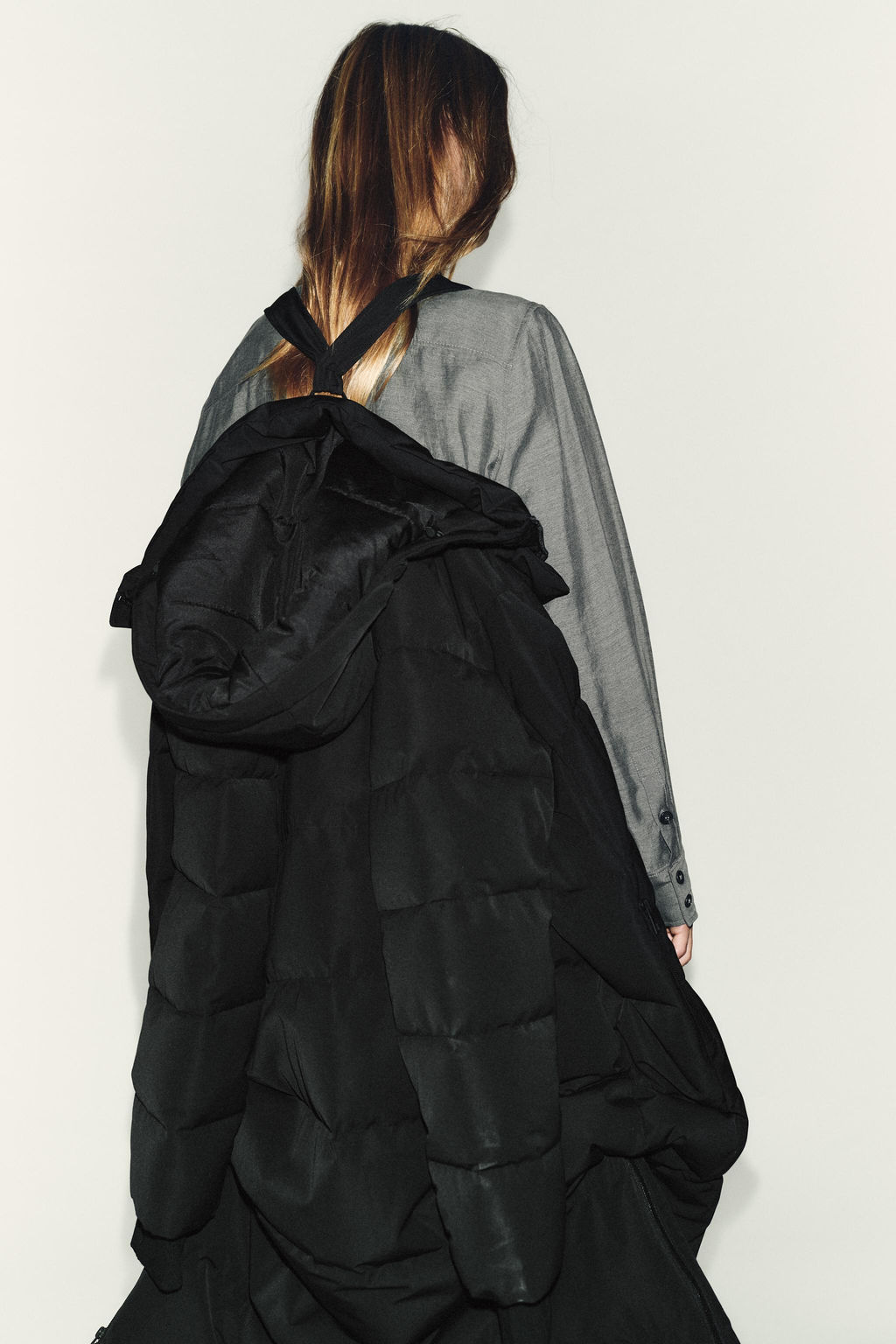 ANORAK ACOLCHADO EXTRA LARGO 60% PLUM?N 40% PLUMA CAPUCHA WATER REPELLENT WINDPROOF / Negro - Zara фото 6