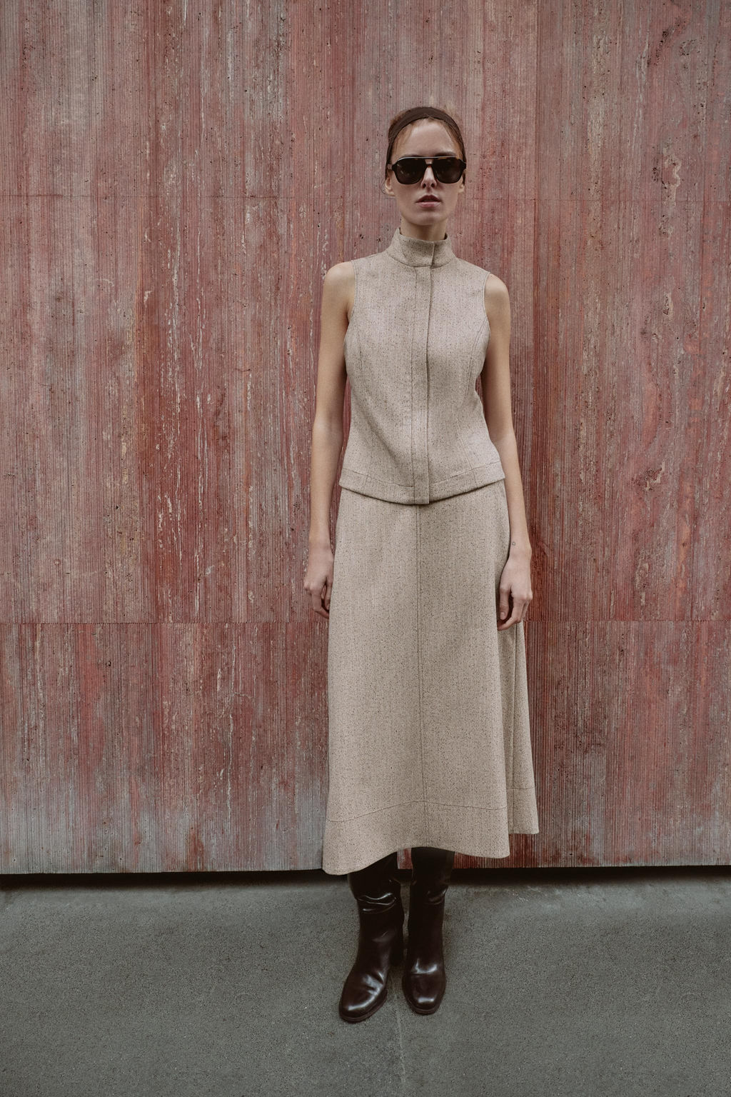 SLEEVELESS HIGH NECK TOP