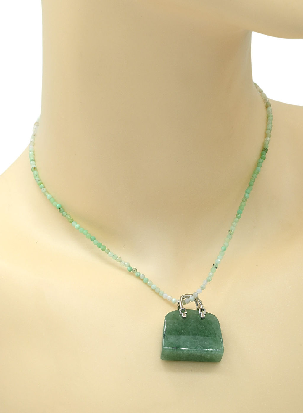 Оригинальная подвеска с нефритом прессованным в форме сумочки 25*10*27мм.