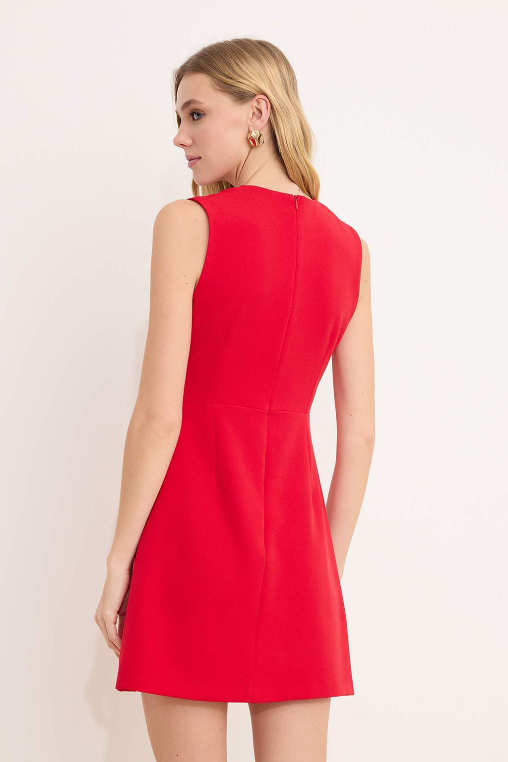 Wardrope Essentials K?rm?z? Duz Kolsuz V Yaka Mini Esnek Dokuma Elbise TWOSS26EL00298